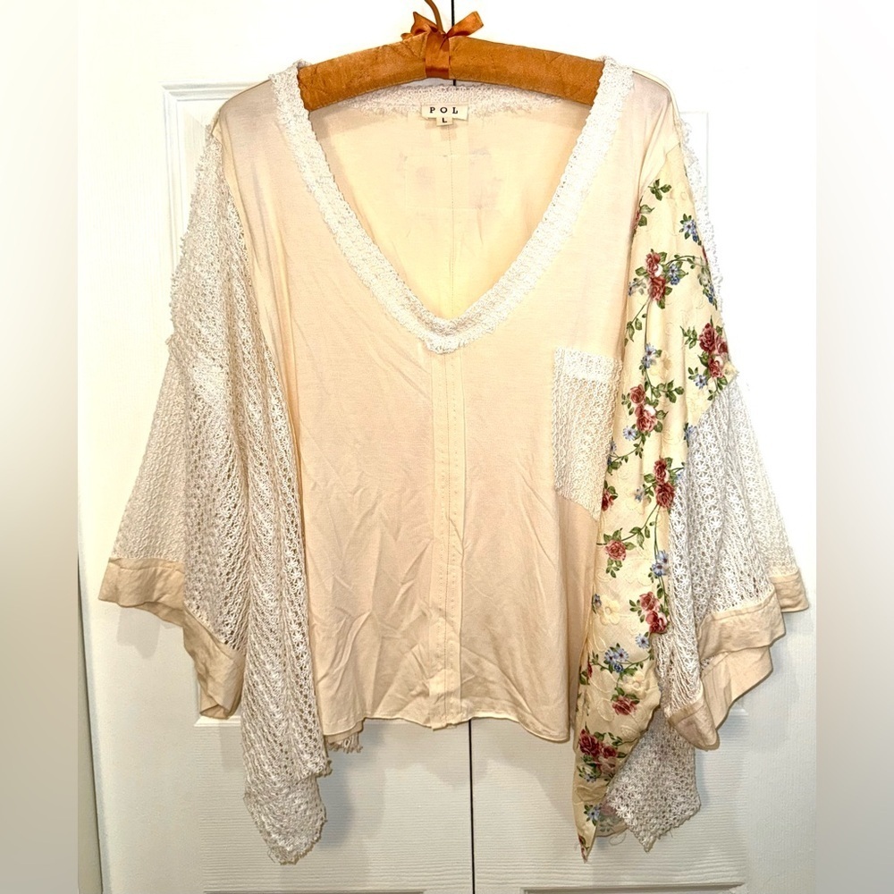 POL V-Neck Crochet Detail Knit Top Women’s Floral Contrast Knit Top Large NWOT